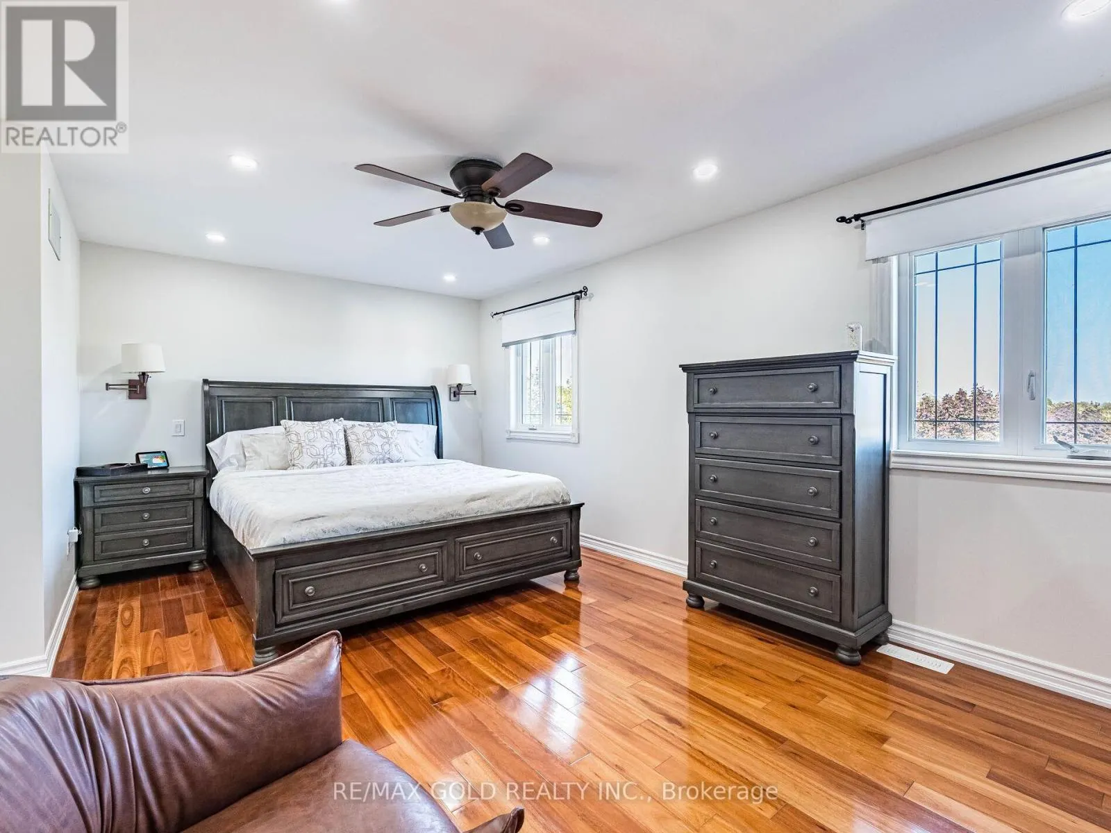 74 PORCHLIGHT ROAD