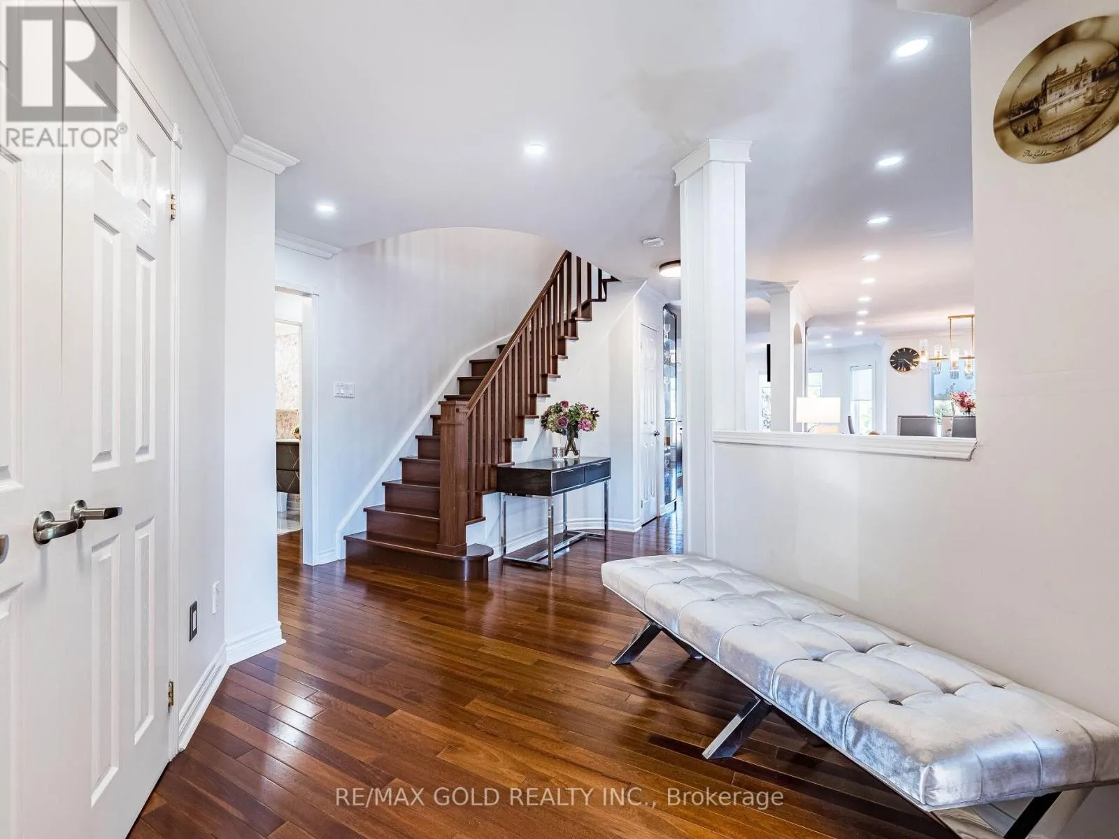 74 PORCHLIGHT ROAD