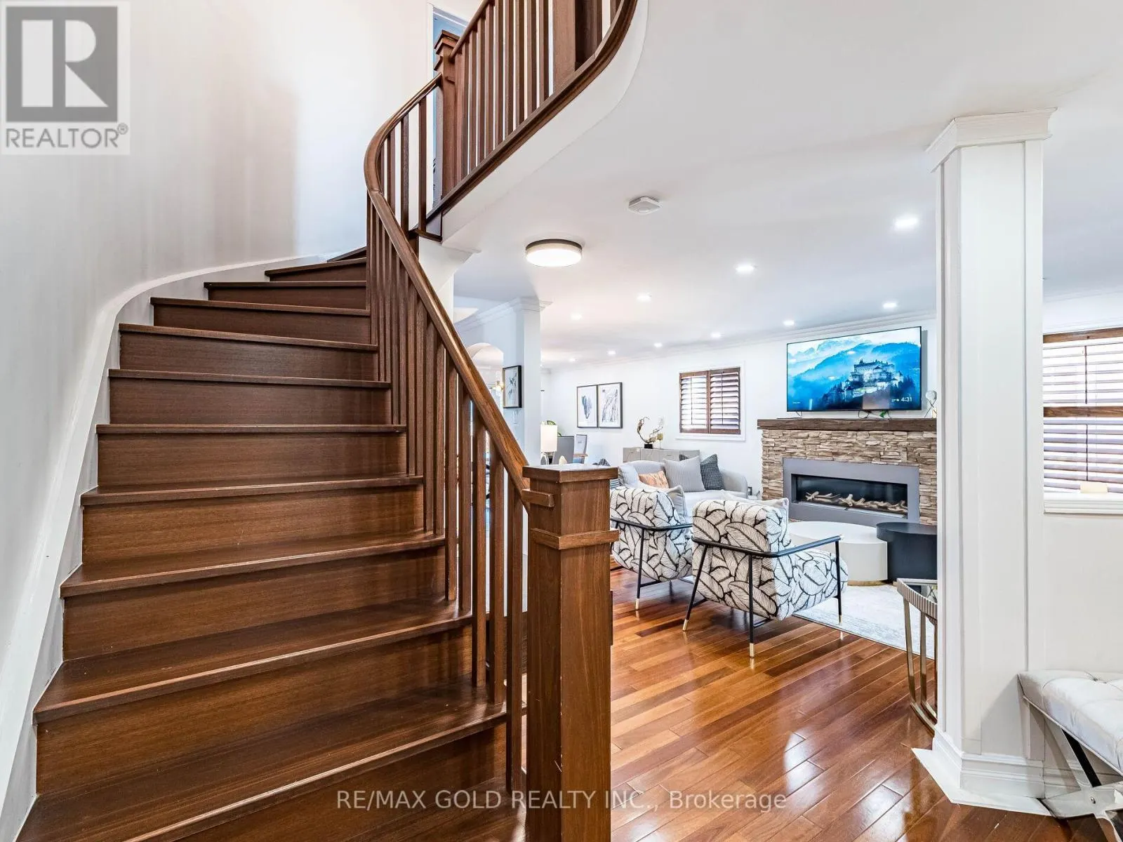 74 PORCHLIGHT ROAD