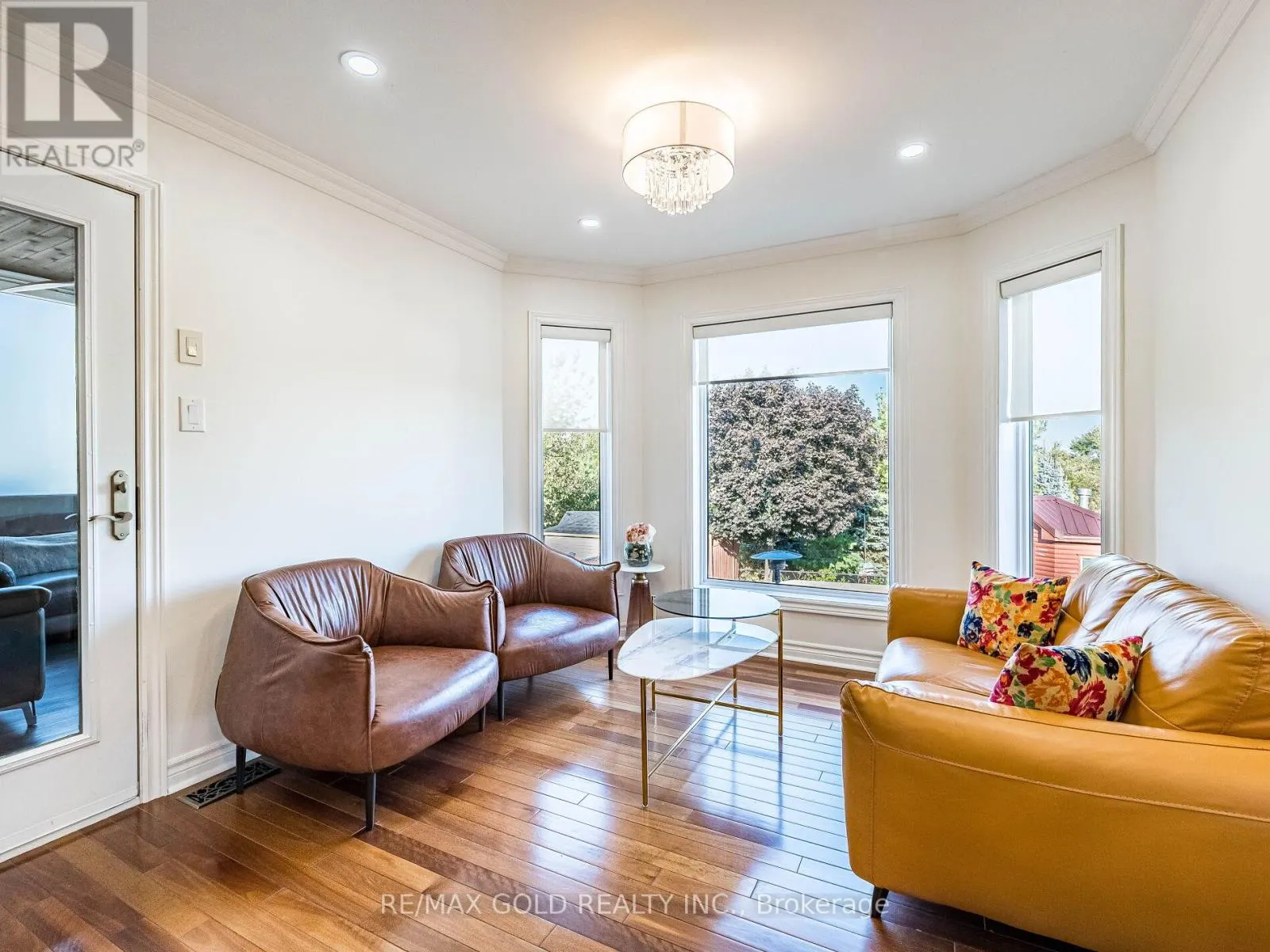 74 PORCHLIGHT ROAD