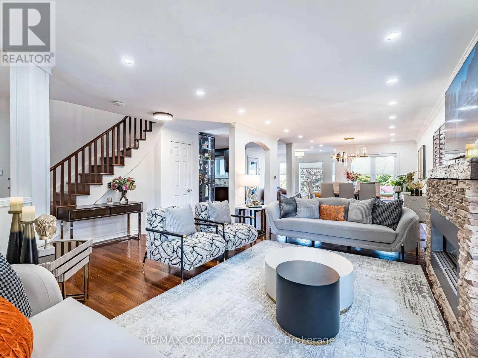 74 PORCHLIGHT ROAD