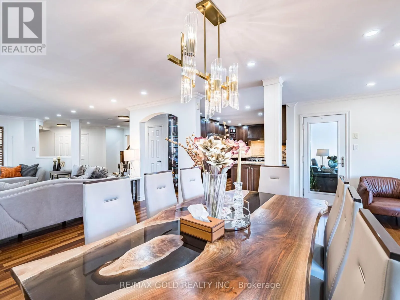 74 PORCHLIGHT ROAD