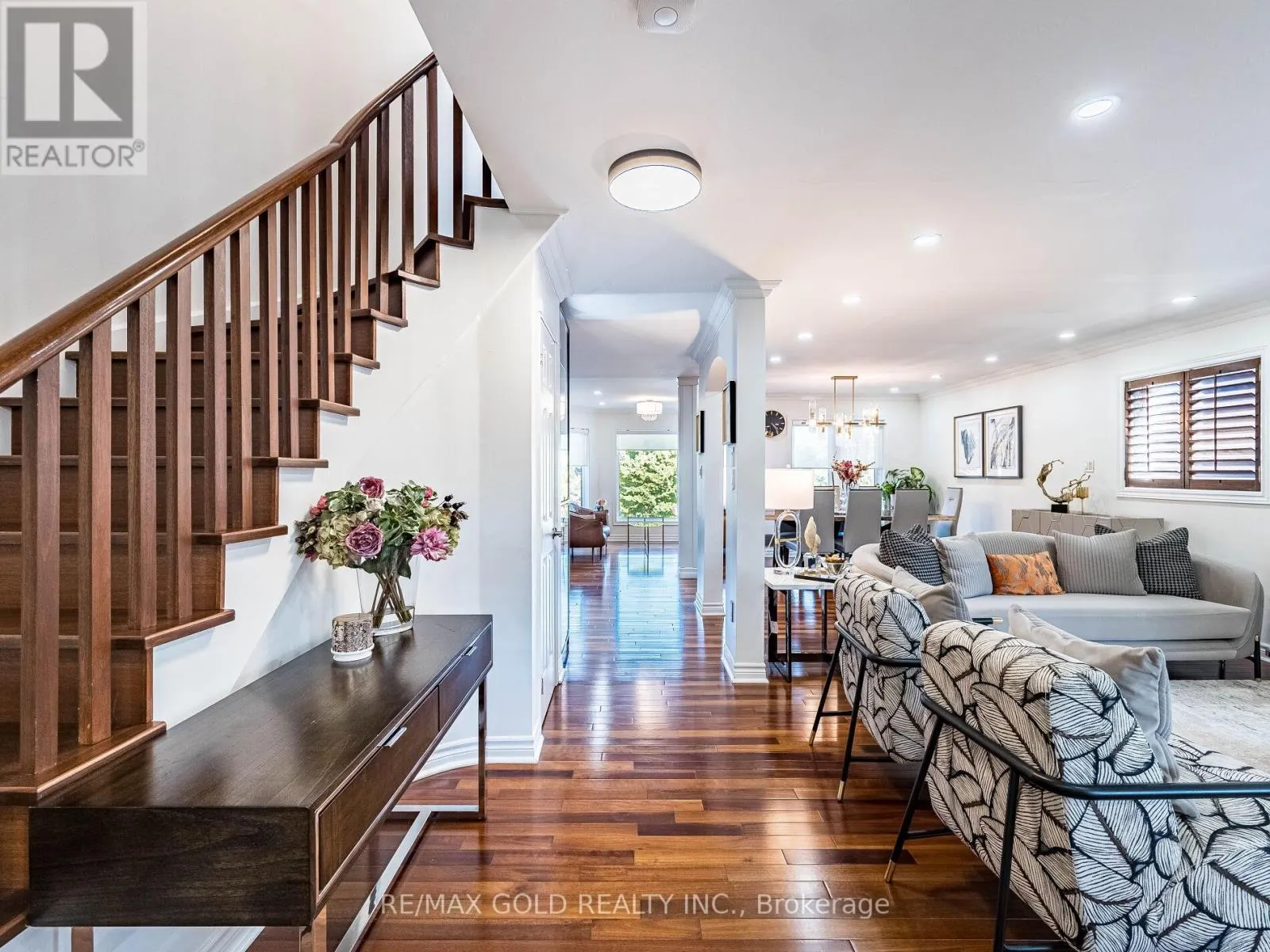 74 PORCHLIGHT ROAD