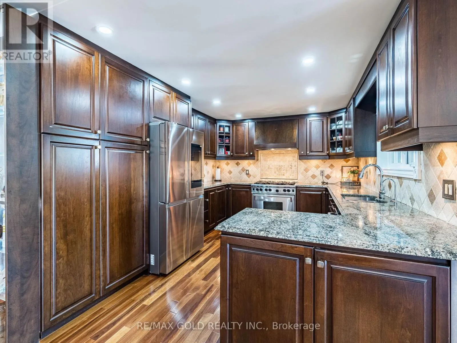 74 PORCHLIGHT ROAD