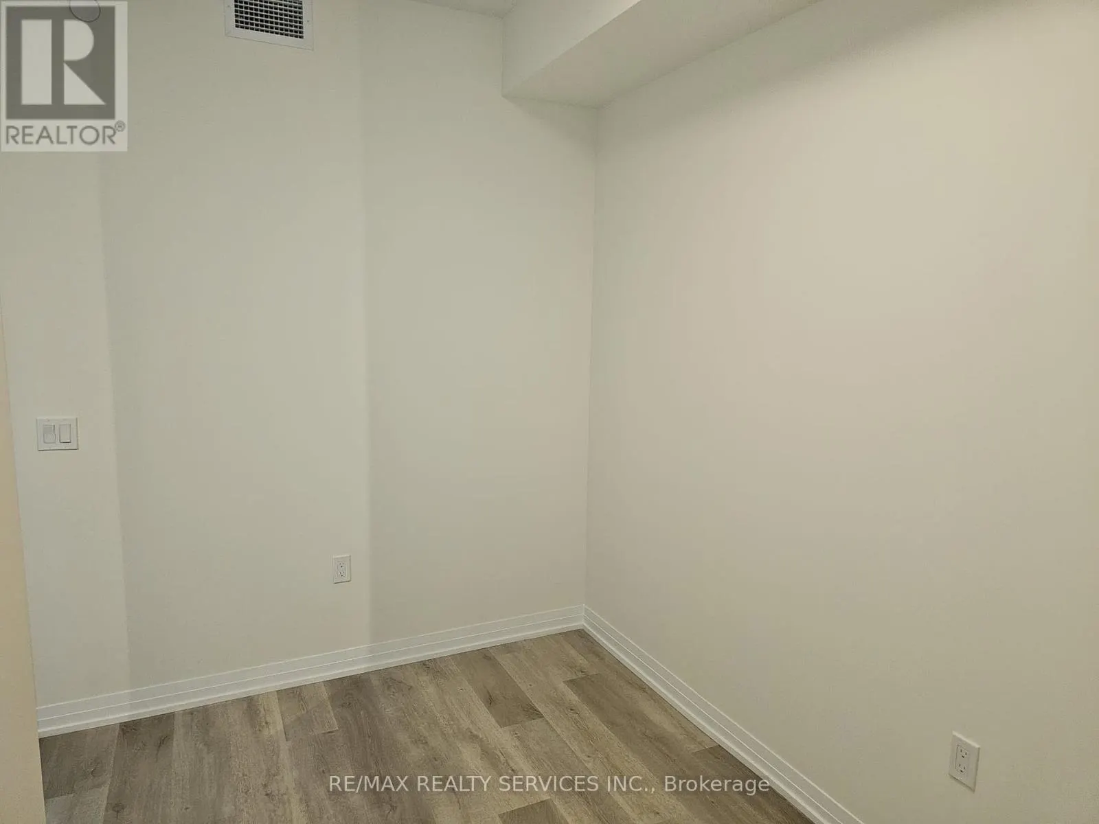 1410 - 15 WINTERGARDEN DRIVE