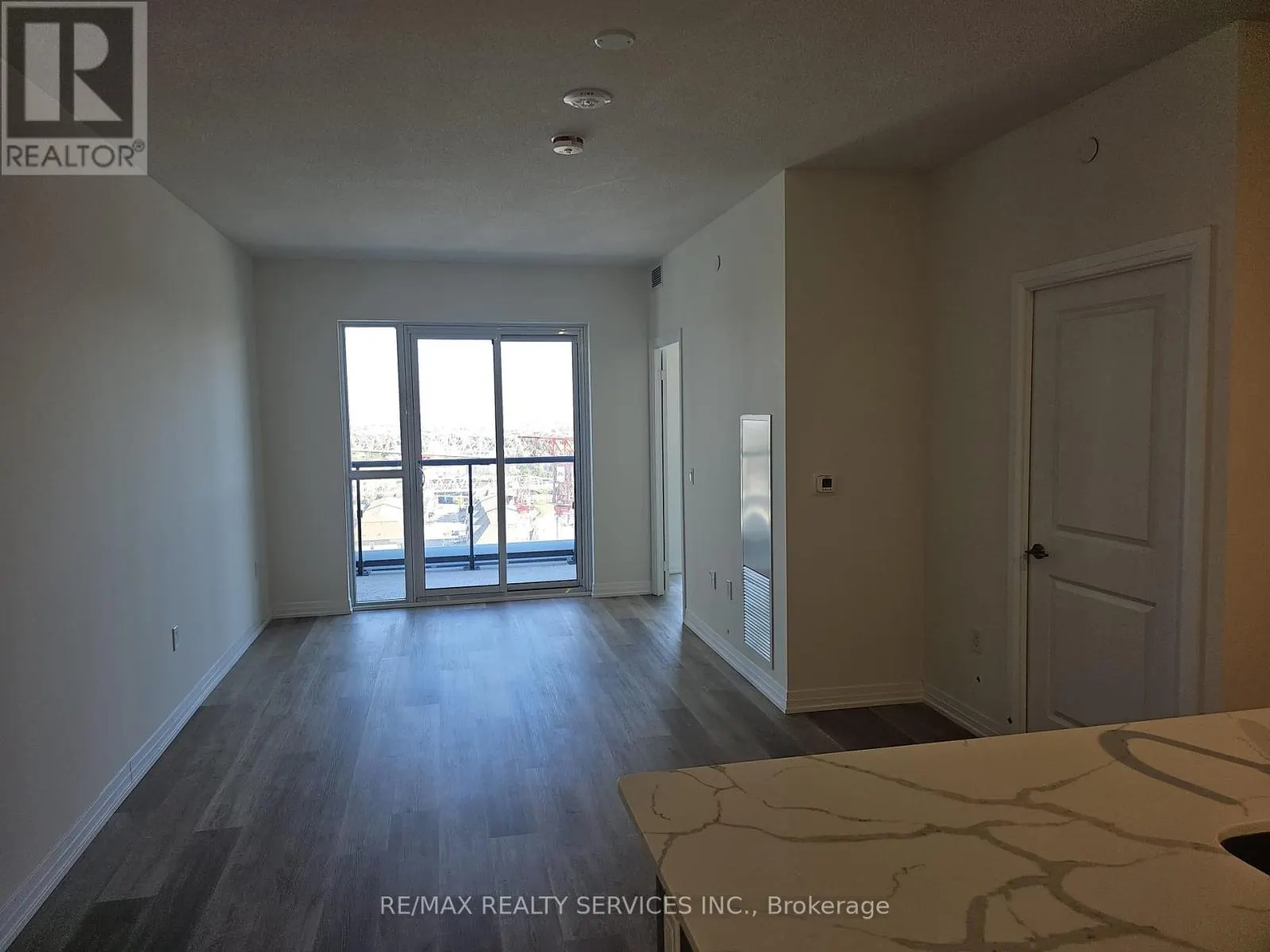 1410 - 15 WINTERGARDEN DRIVE
