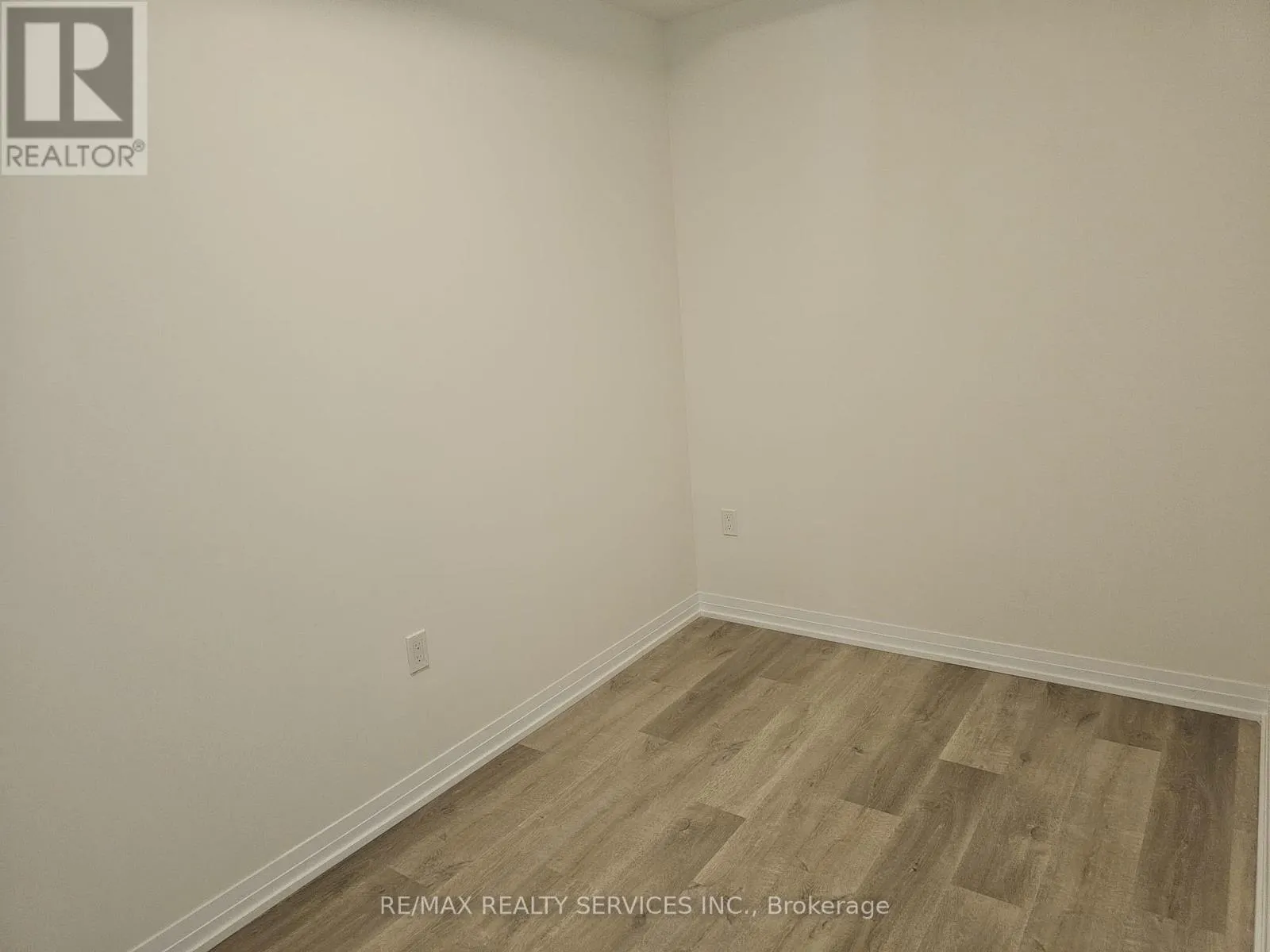 1410 - 15 WINTERGARDEN DRIVE