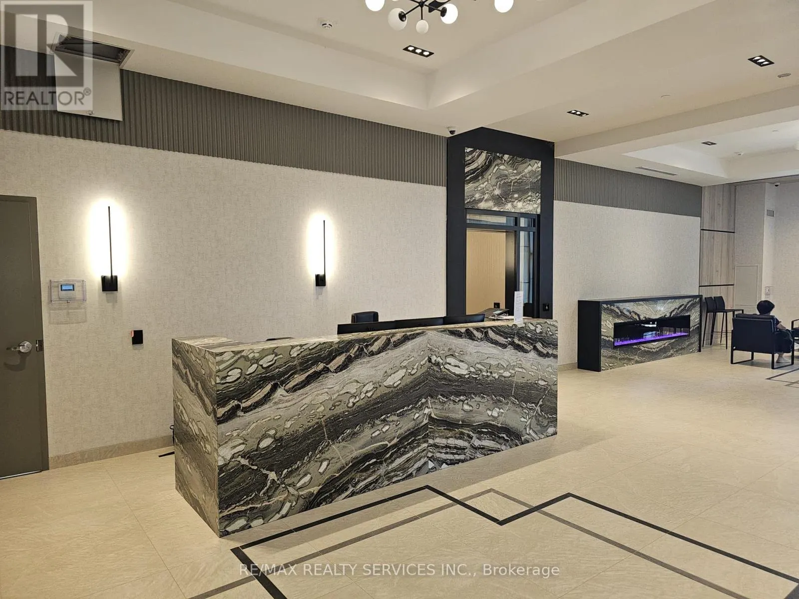 1410 - 15 WINTERGARDEN DRIVE