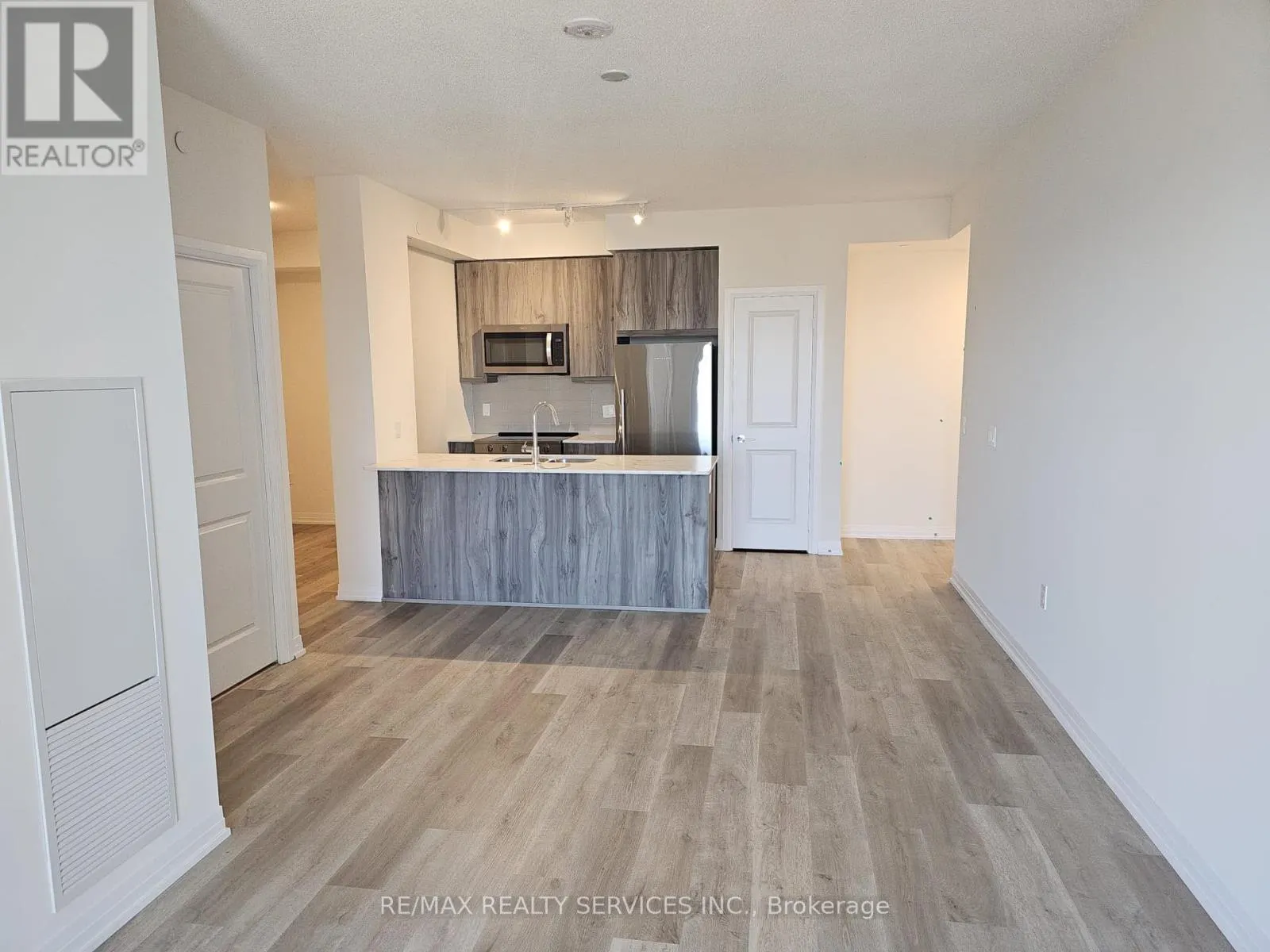 1410 - 15 WINTERGARDEN DRIVE