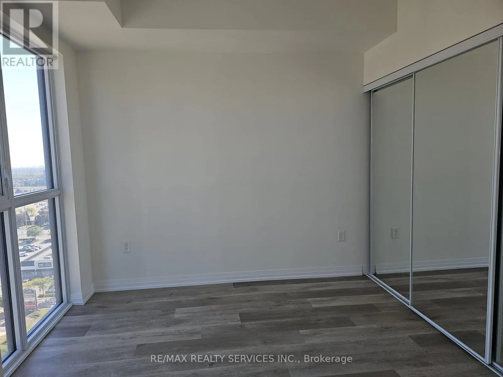 1410 - 15 WINTERGARDEN DRIVE