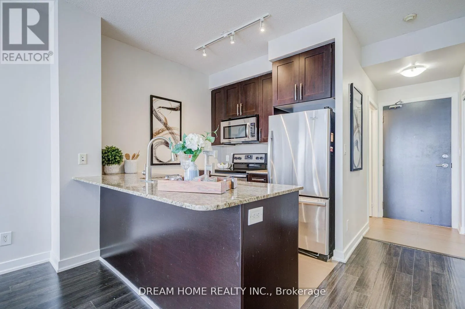 2408 - 4070 CONFEDERATION PARKWAY