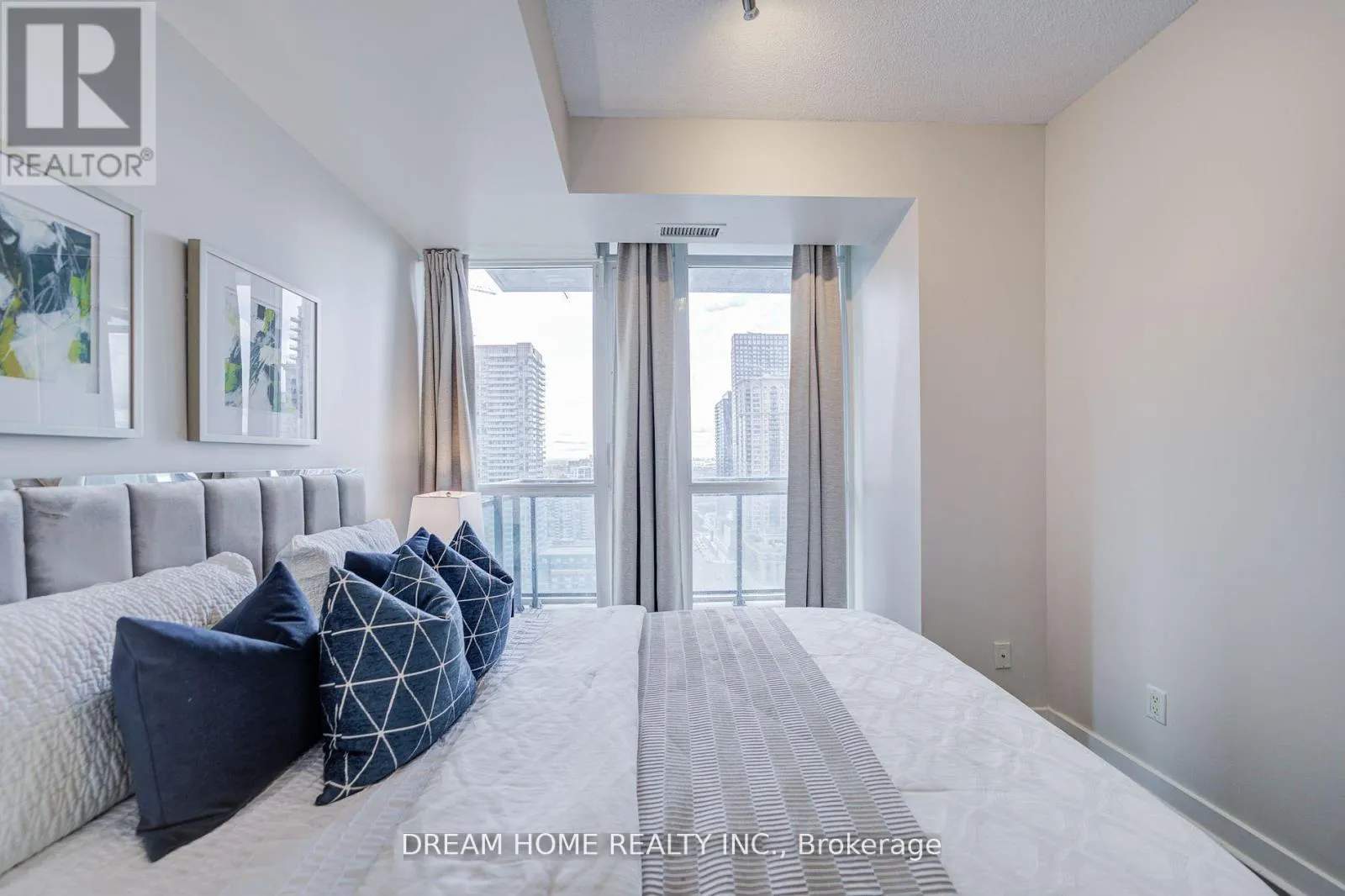 2408 - 4070 CONFEDERATION PARKWAY