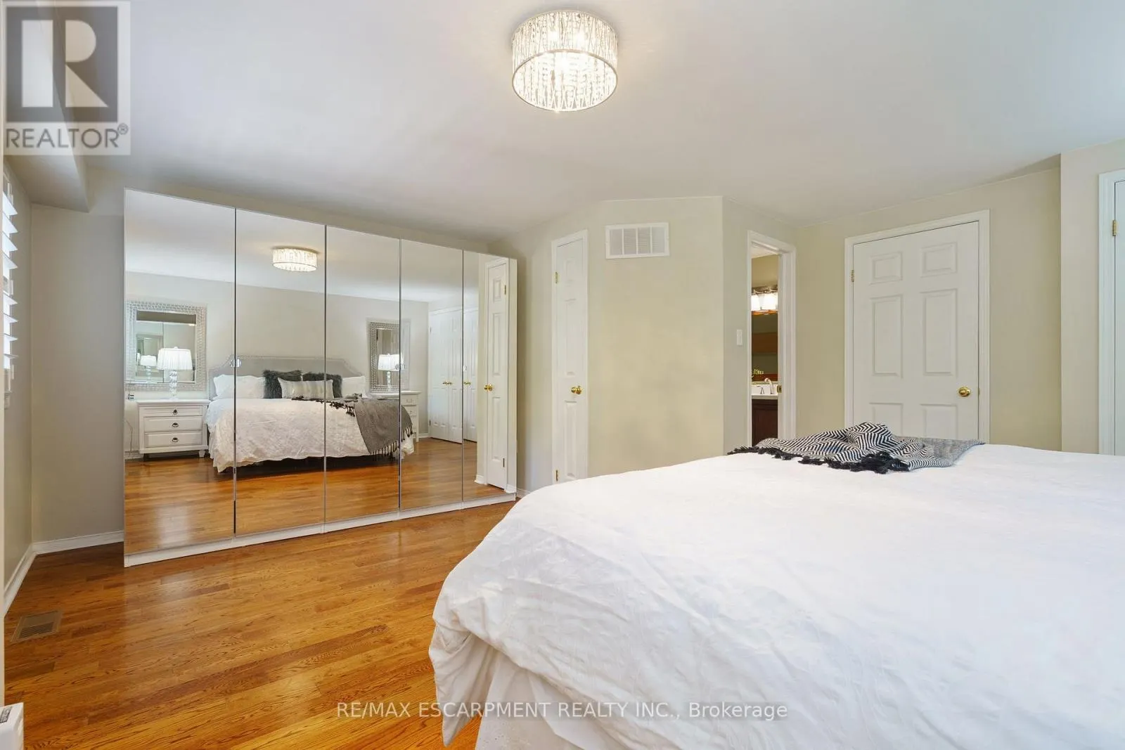 43 FAIRWOOD PLACE W