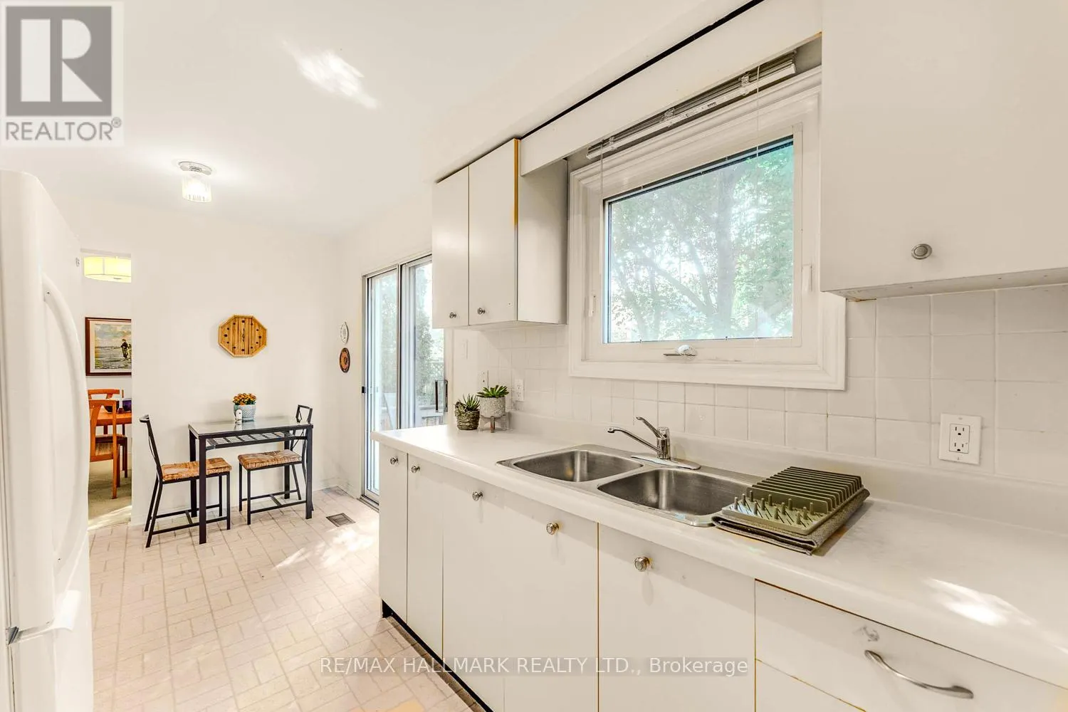 2143 HUNT CRESCENT