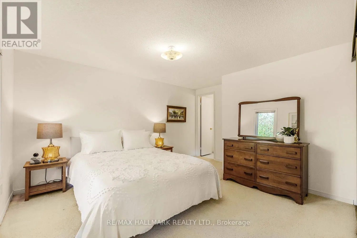 2143 HUNT CRESCENT