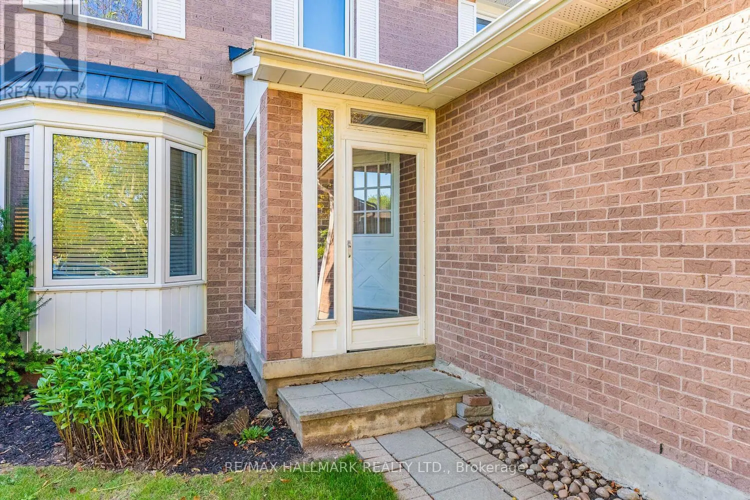 2143 HUNT CRESCENT