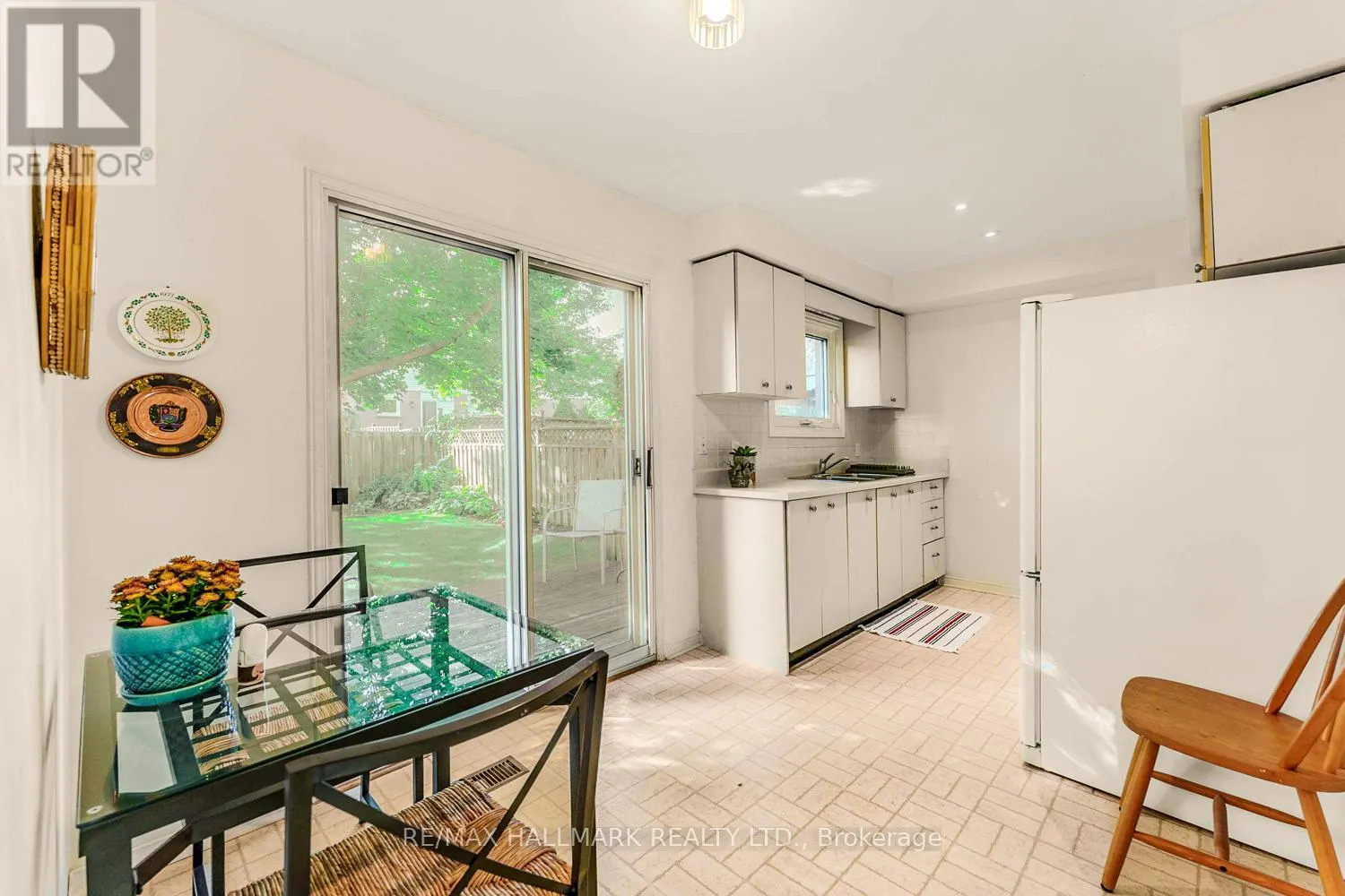 2143 HUNT CRESCENT