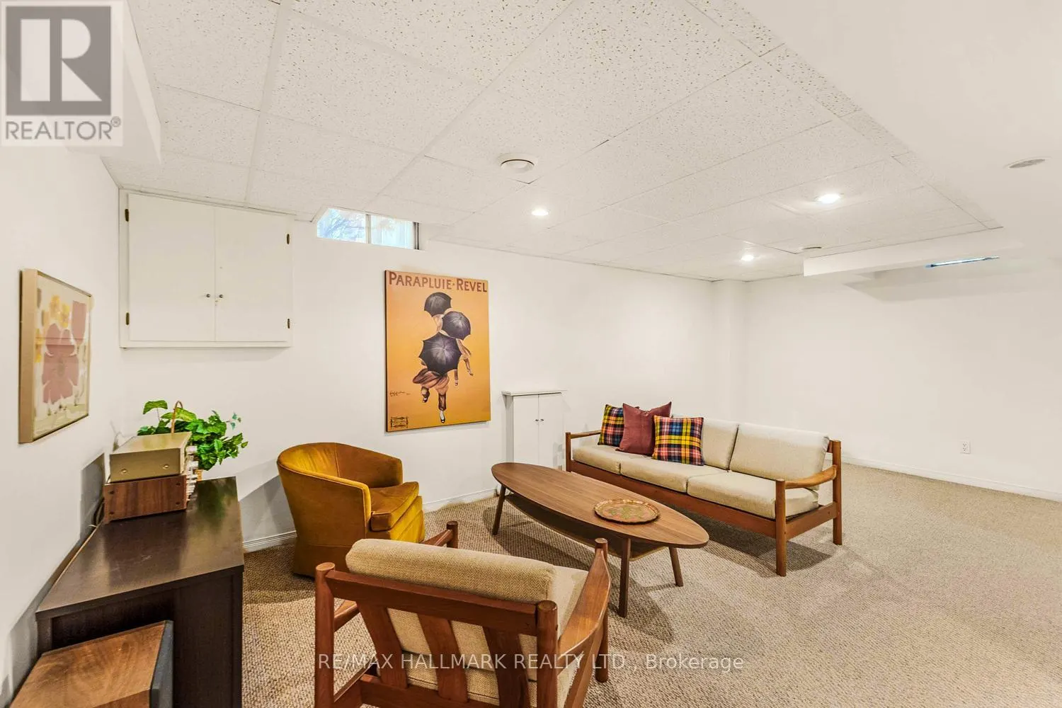 2143 HUNT CRESCENT