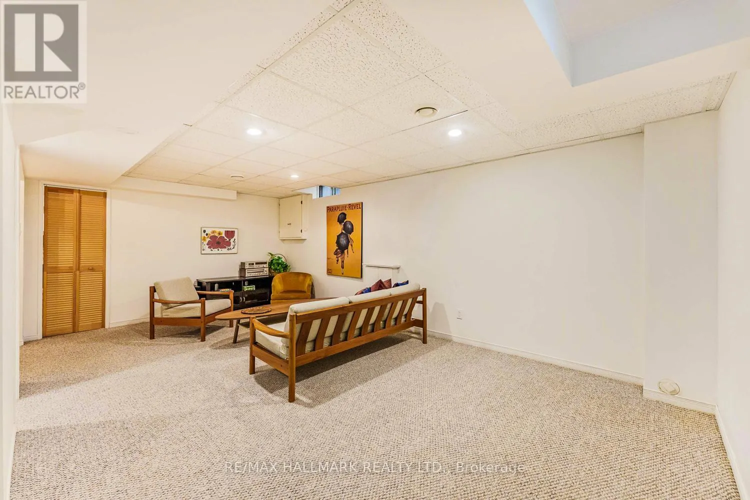 2143 HUNT CRESCENT