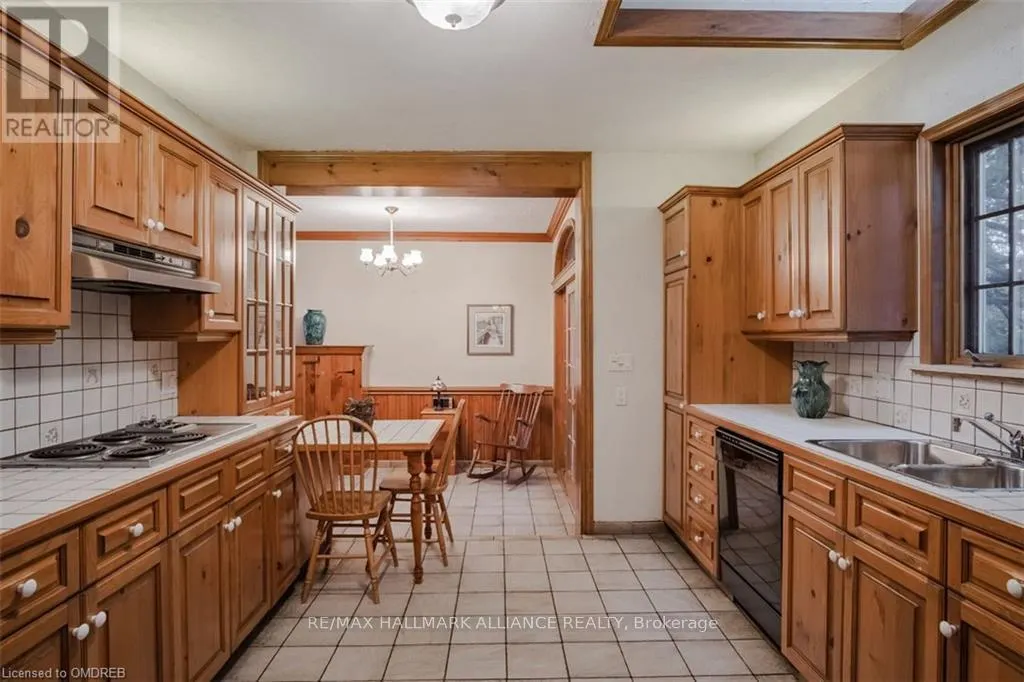 4447 LAKESHORE ROAD