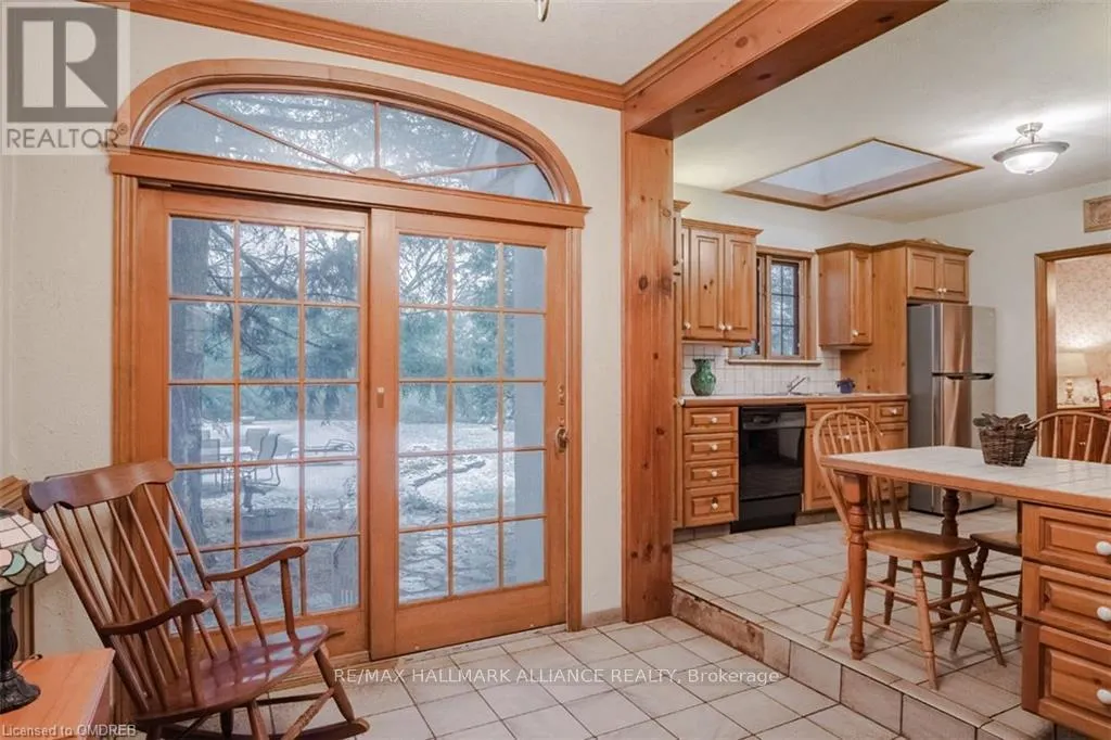 4447 LAKESHORE ROAD
