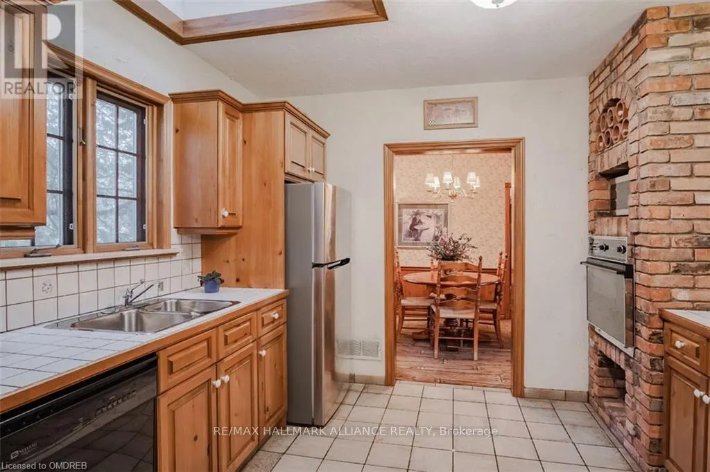 4447 LAKESHORE ROAD