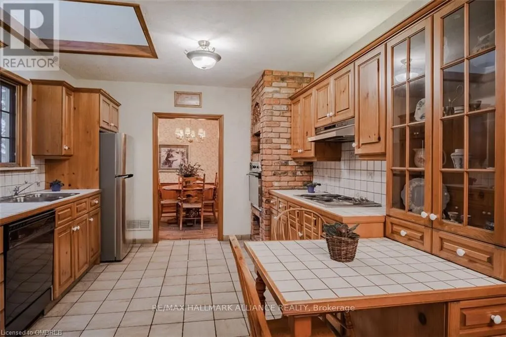 4447 LAKESHORE ROAD