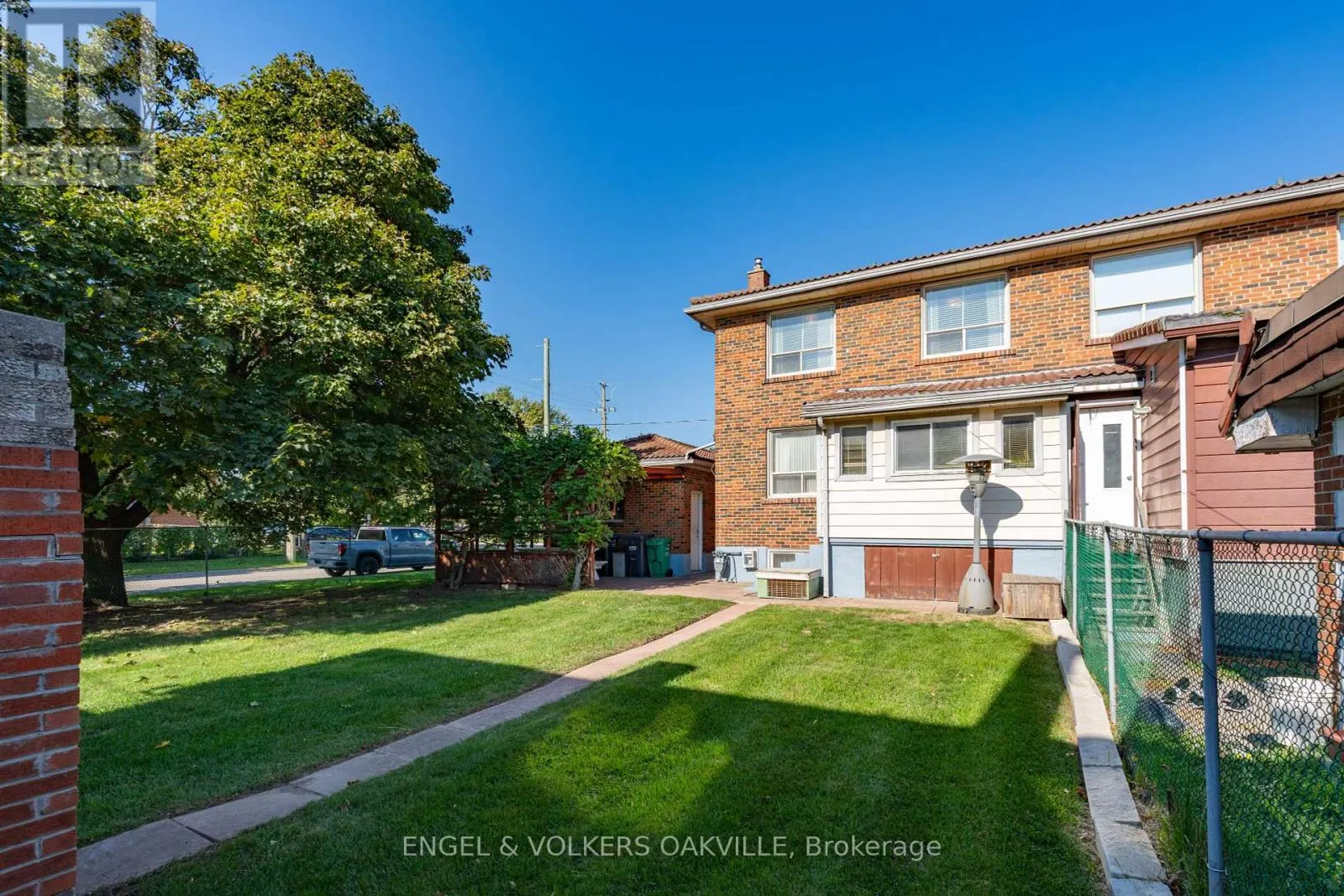 183 VODDEN STREET E