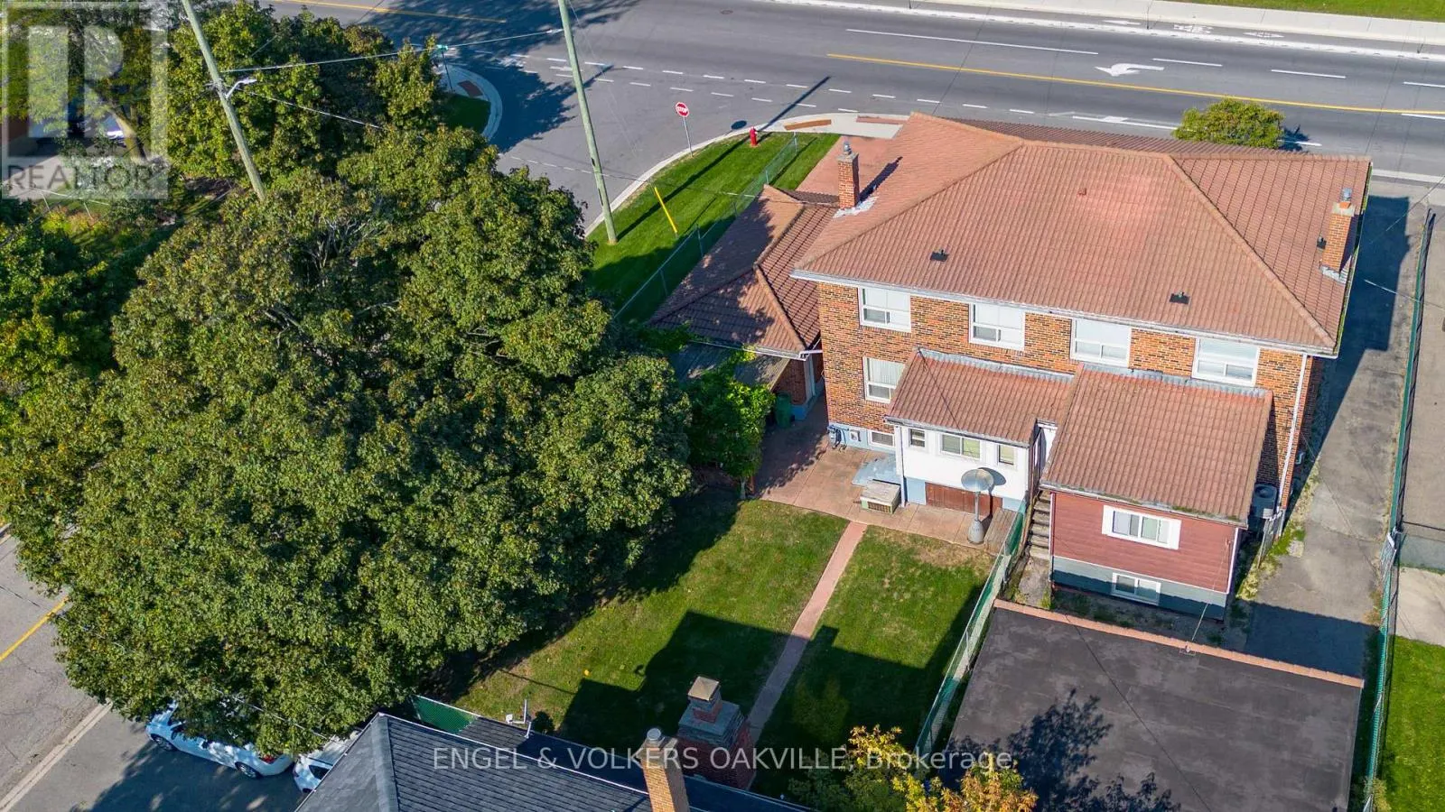 183 VODDEN STREET E