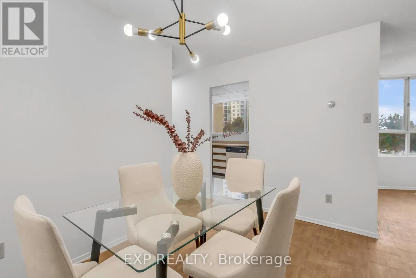 406 - 3700 KANEFF CRESCENT