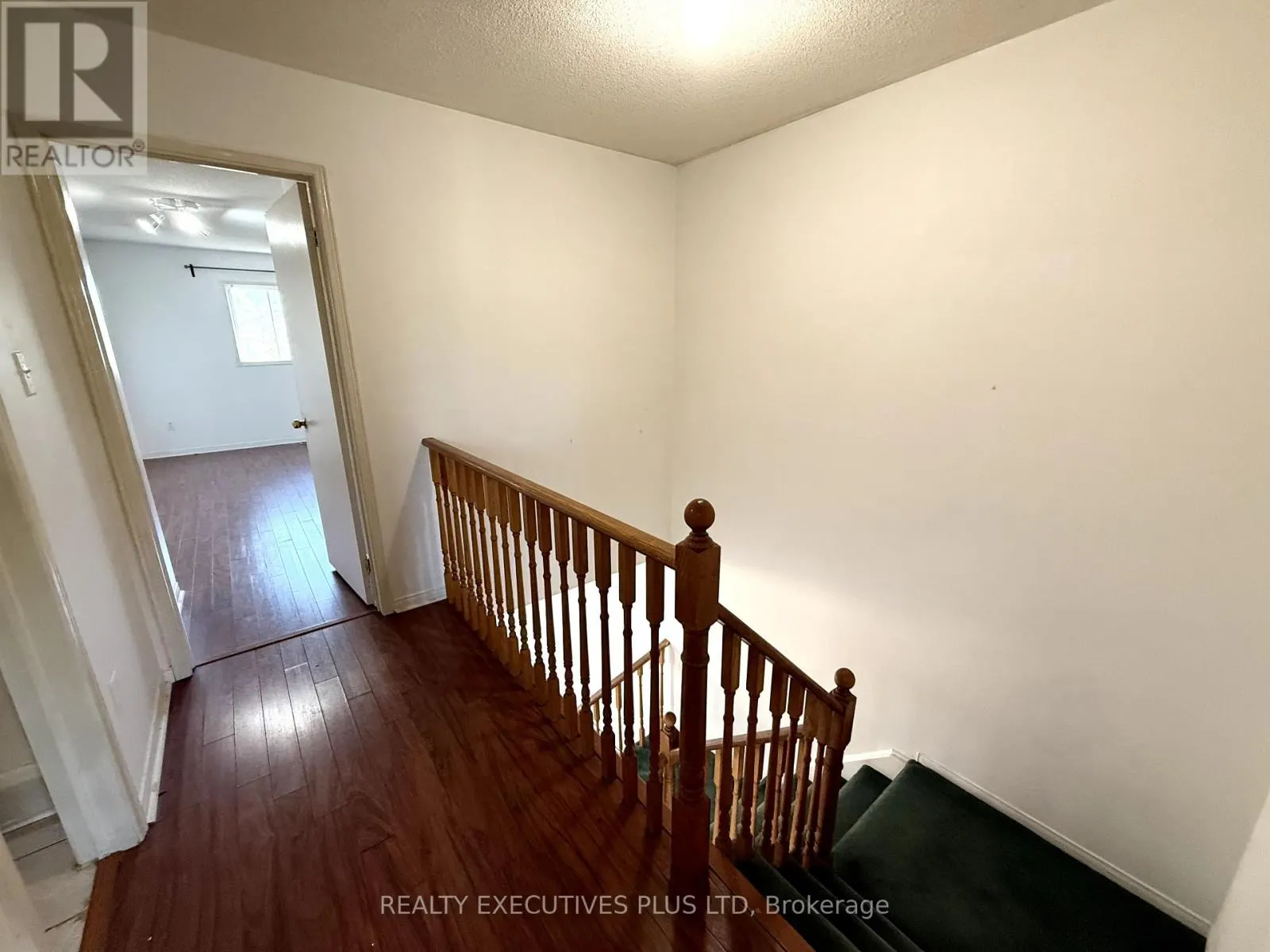 55 RAVENSCLIFFE COURT