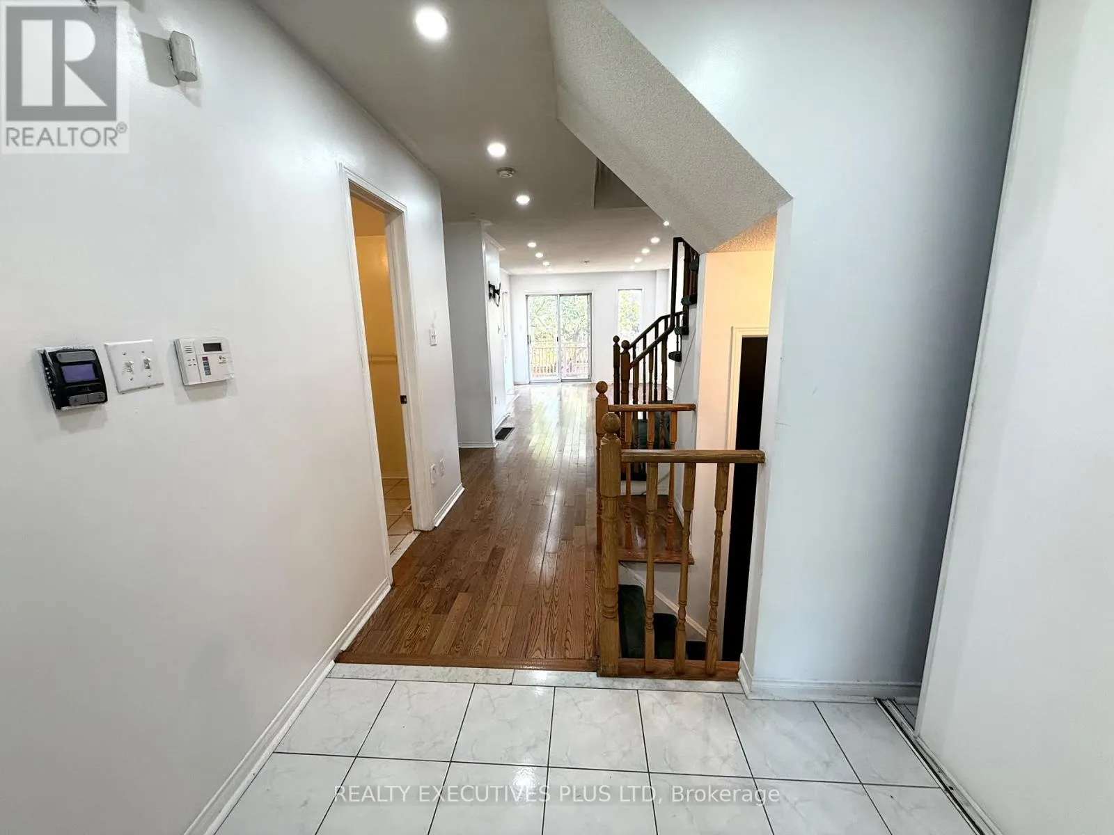 55 RAVENSCLIFFE COURT