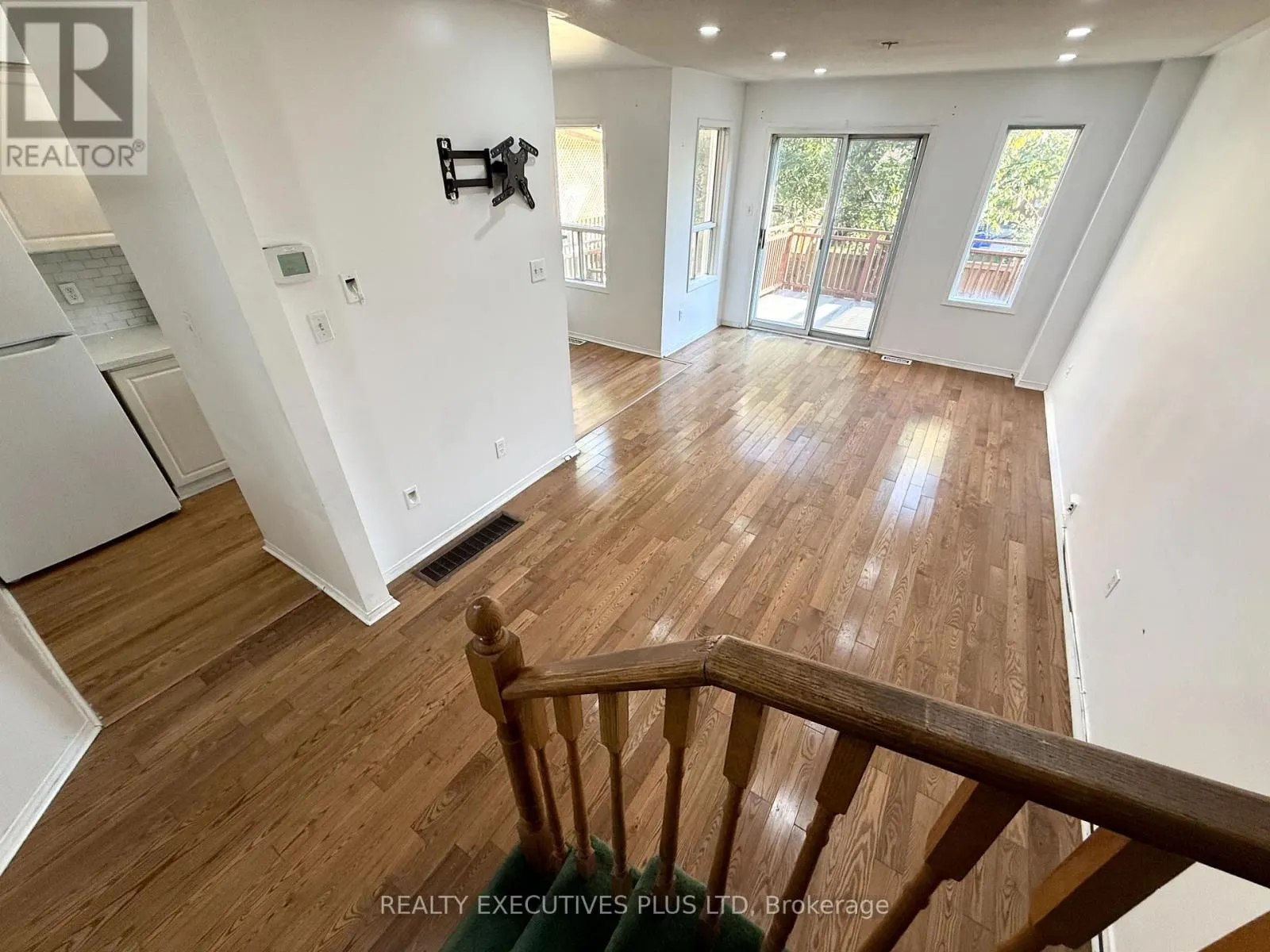 55 RAVENSCLIFFE COURT