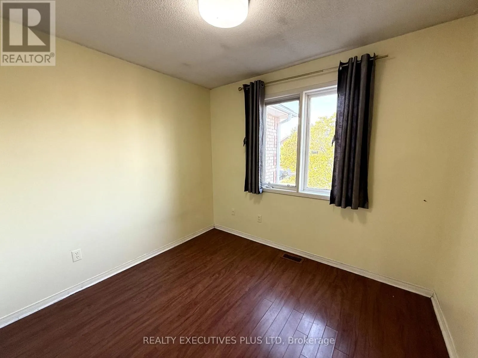 55 RAVENSCLIFFE COURT
