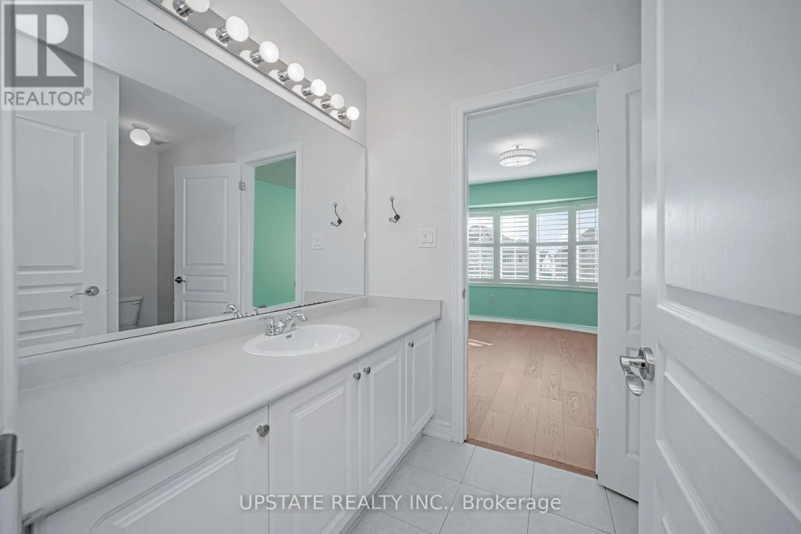 66 GEORGE ROBINSON DRIVE