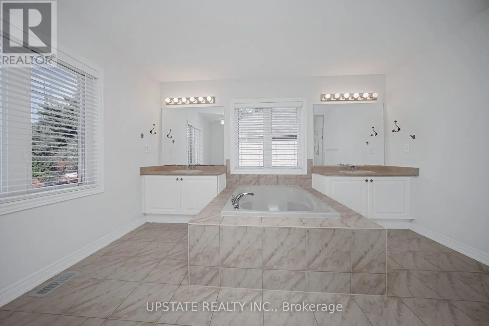 66 GEORGE ROBINSON DRIVE