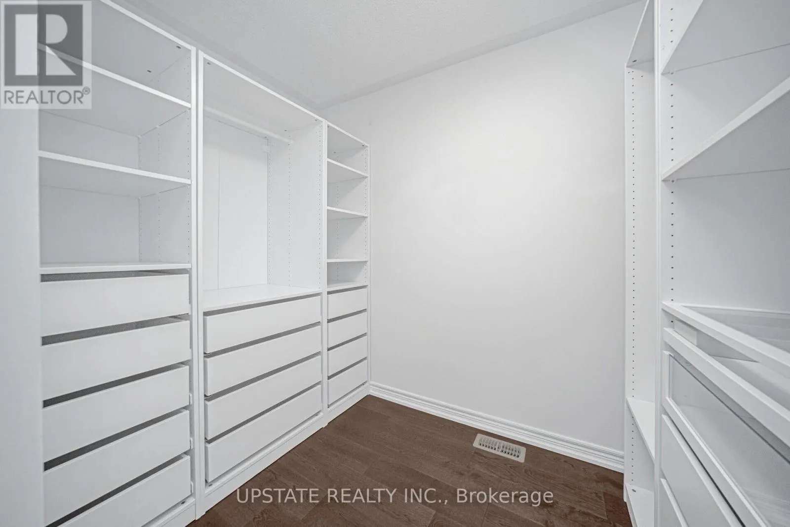 66 GEORGE ROBINSON DRIVE