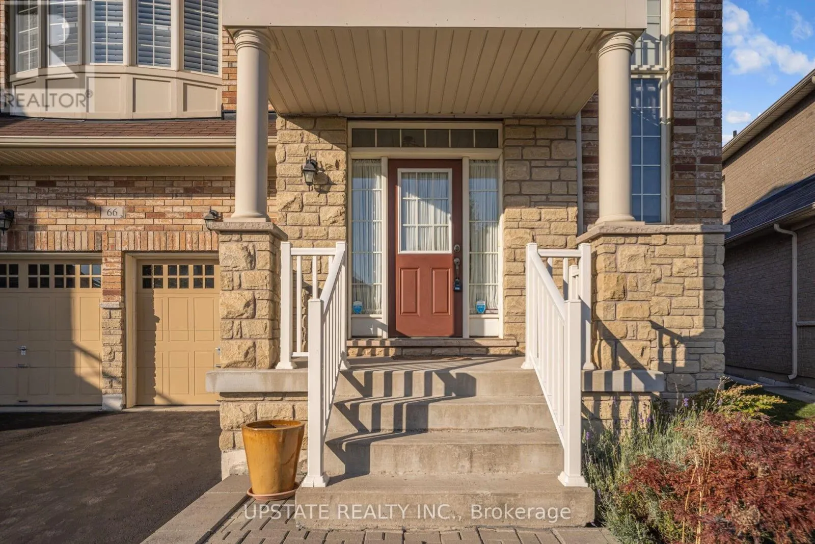 66 GEORGE ROBINSON DRIVE