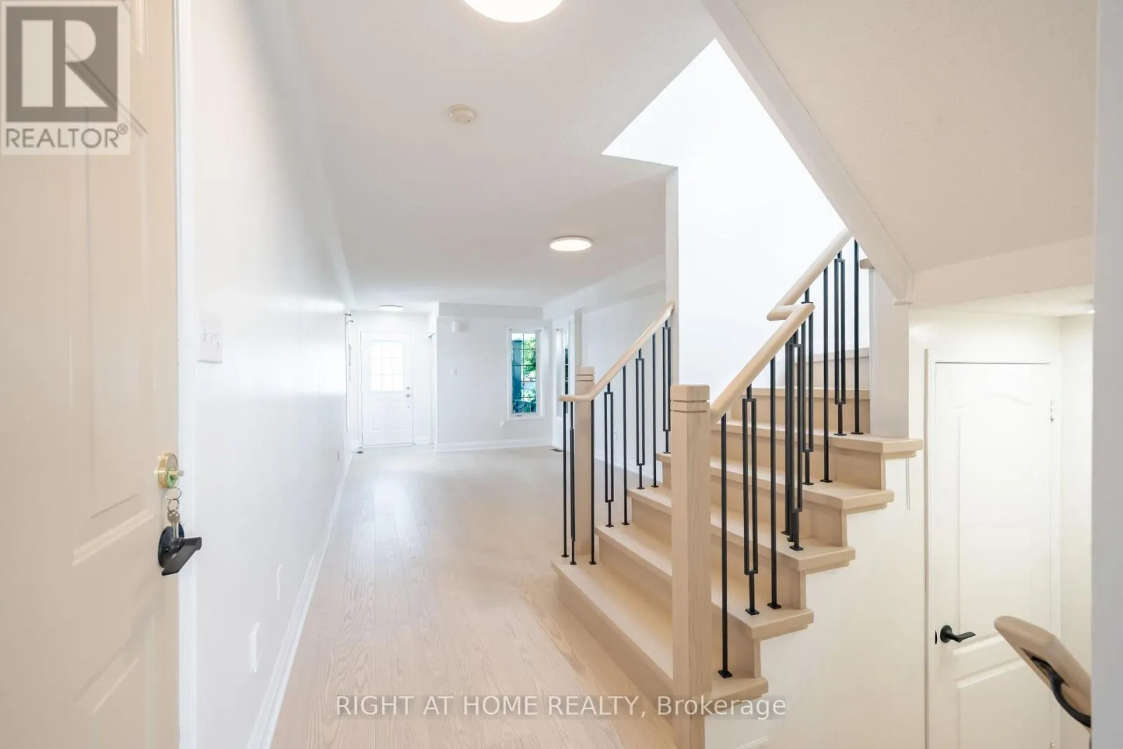 39 VICEROY CRESCENT