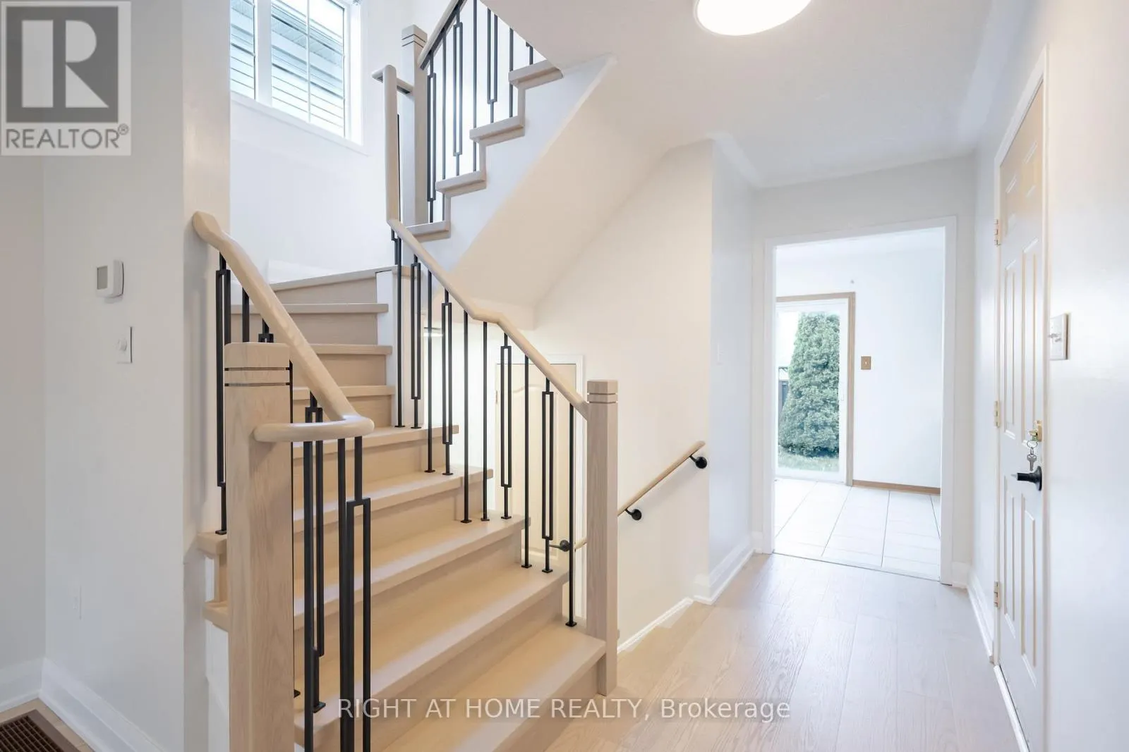 39 VICEROY CRESCENT