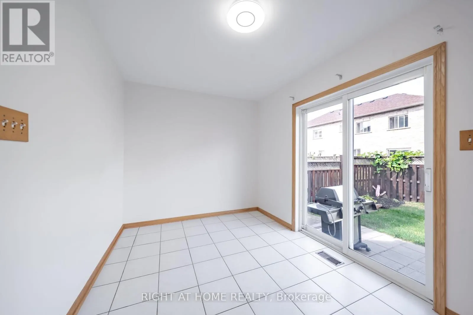 39 VICEROY CRESCENT