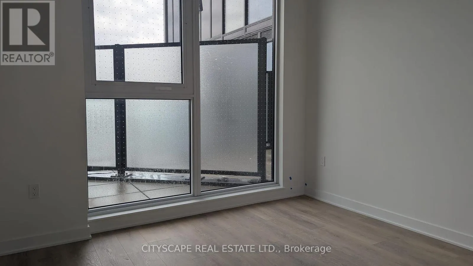209 - 1037 QUEENSWAY