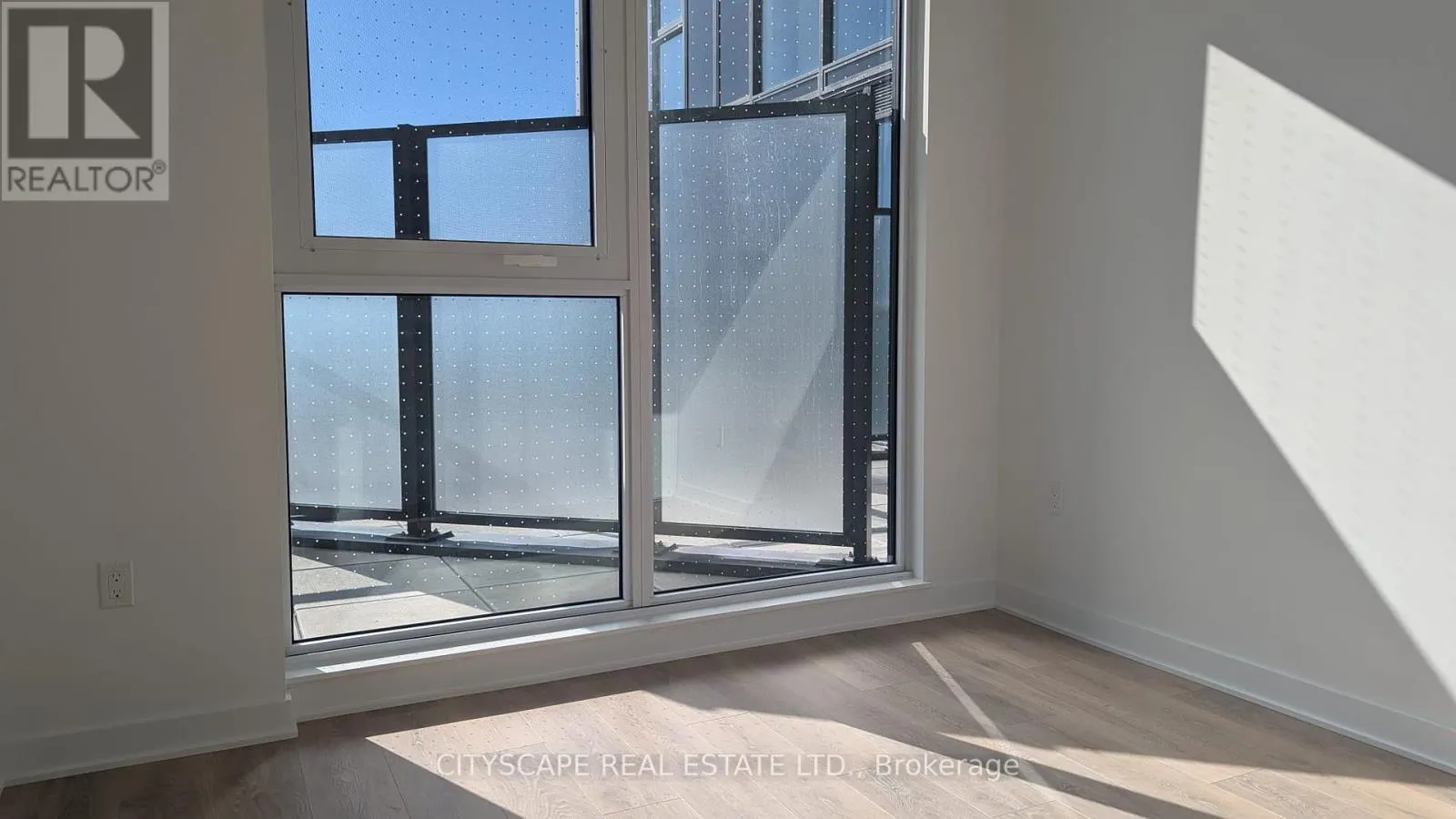 209 - 1037 QUEENSWAY