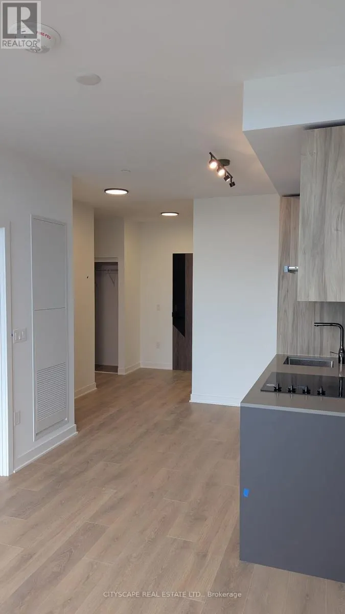 209 - 1037 QUEENSWAY