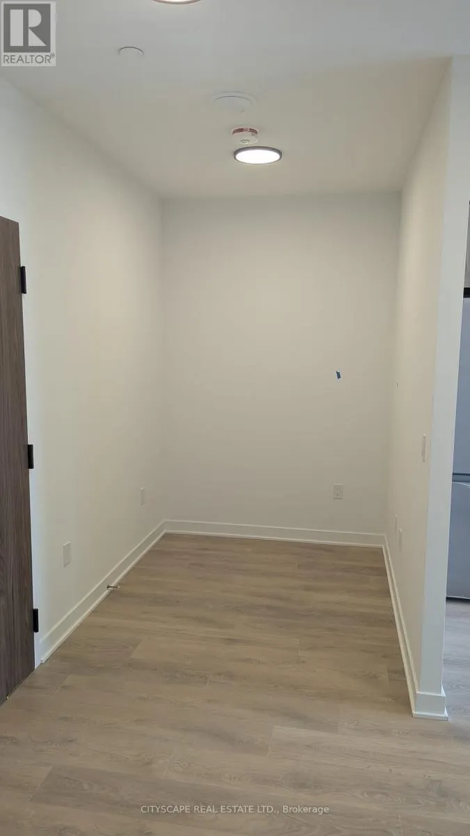 209 - 1037 QUEENSWAY