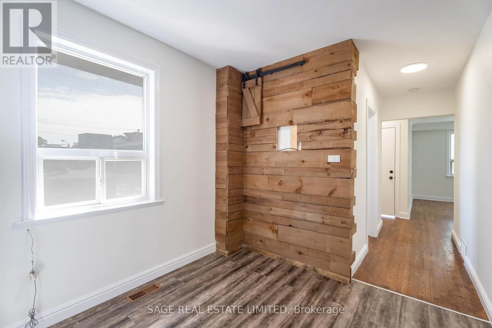 3 - 16 SIMPSON AVENUE