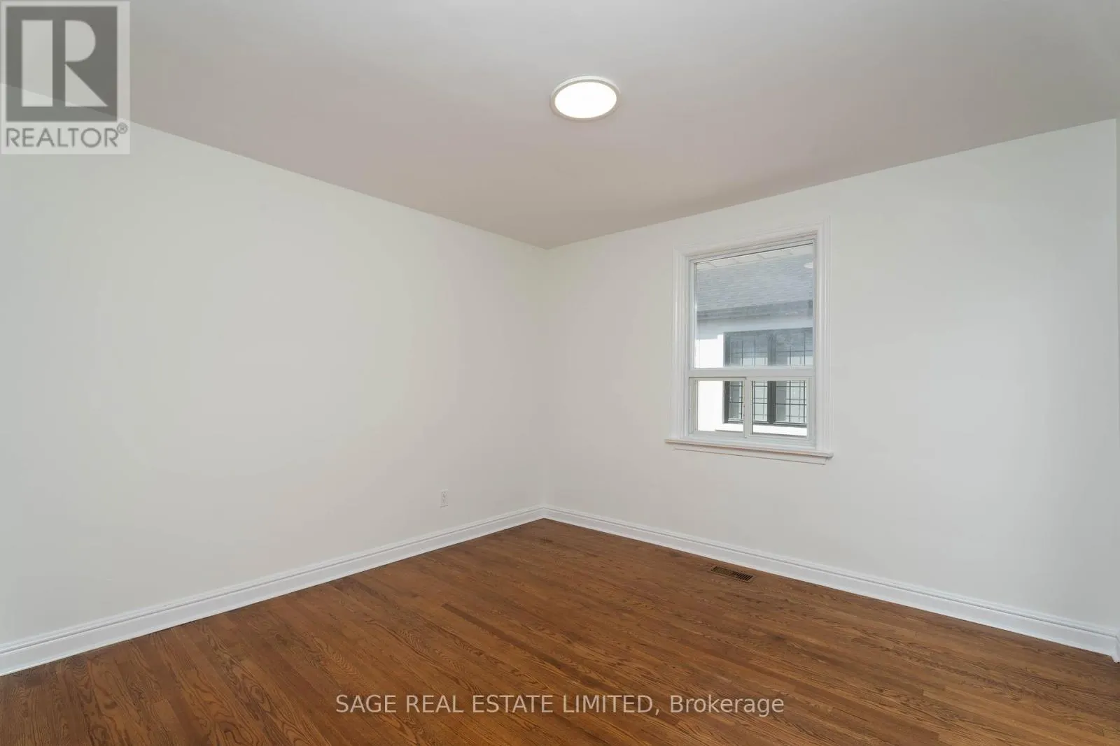 3 - 16 SIMPSON AVENUE