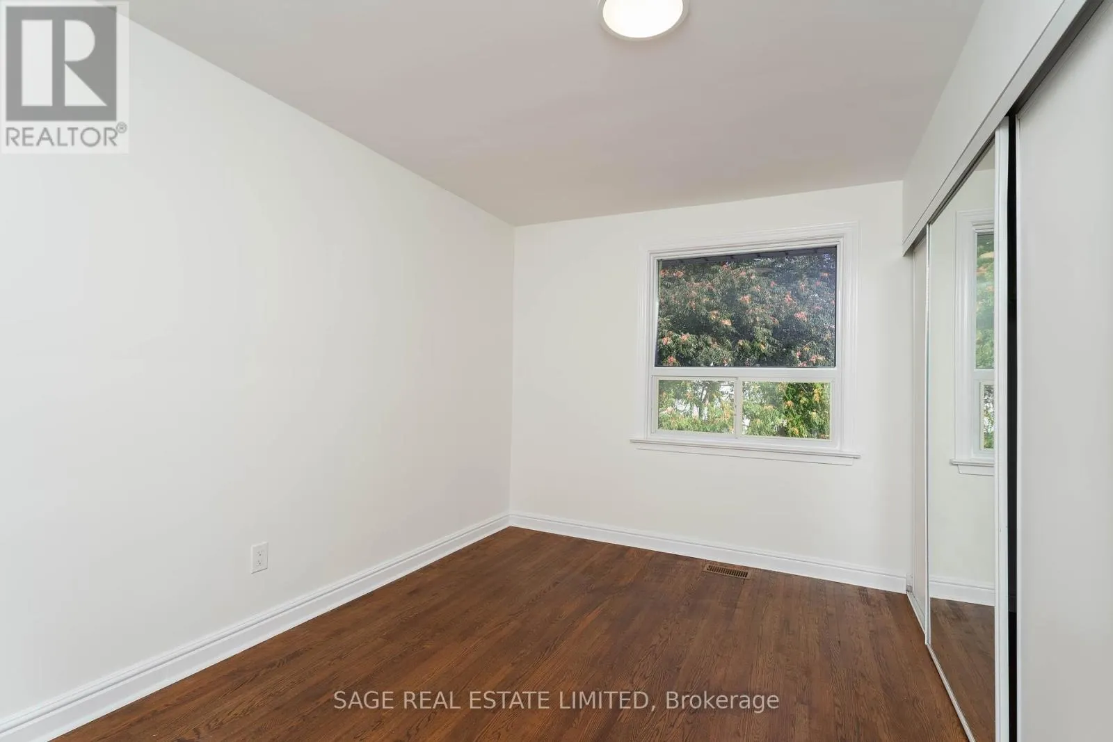 3 - 16 SIMPSON AVENUE