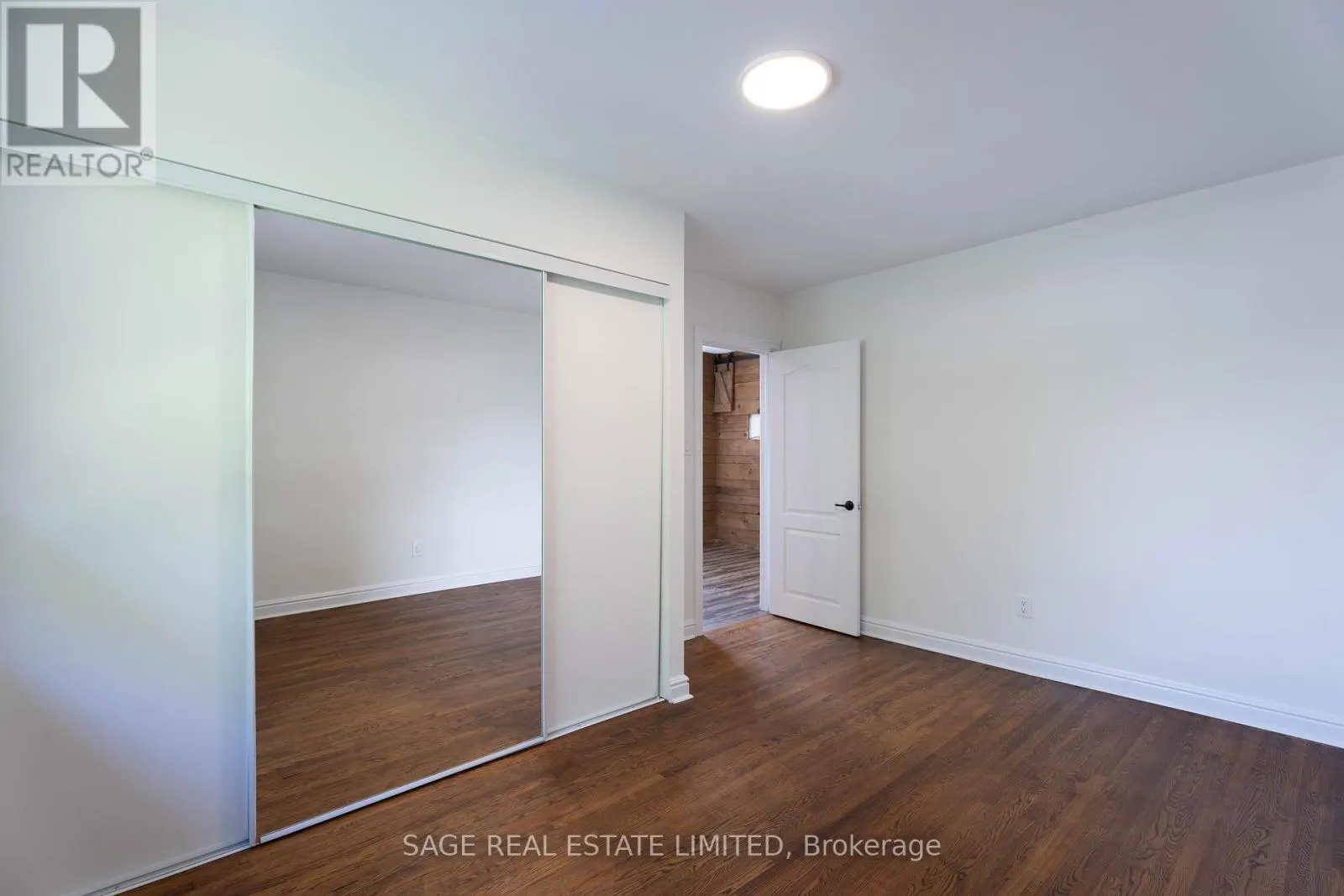 3 - 16 SIMPSON AVENUE