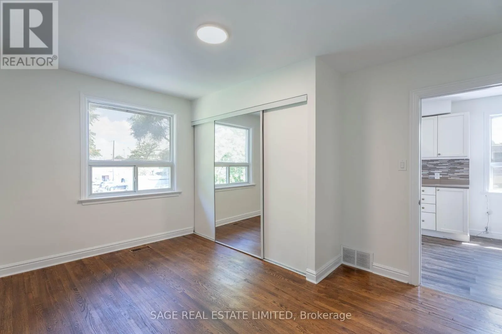 3 - 16 SIMPSON AVENUE